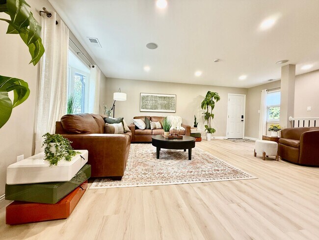 Building Photo - Brand new remodeled home in Monroe!