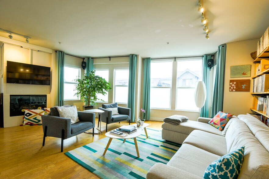 Open Plan Living Room - 1171 Oak St