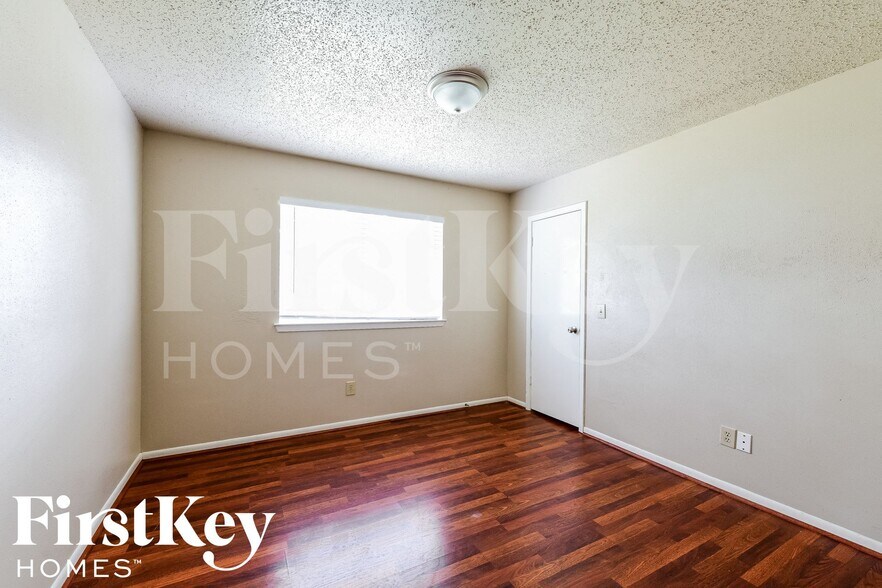 Building Photo - 21407 Highland Knolls Dr