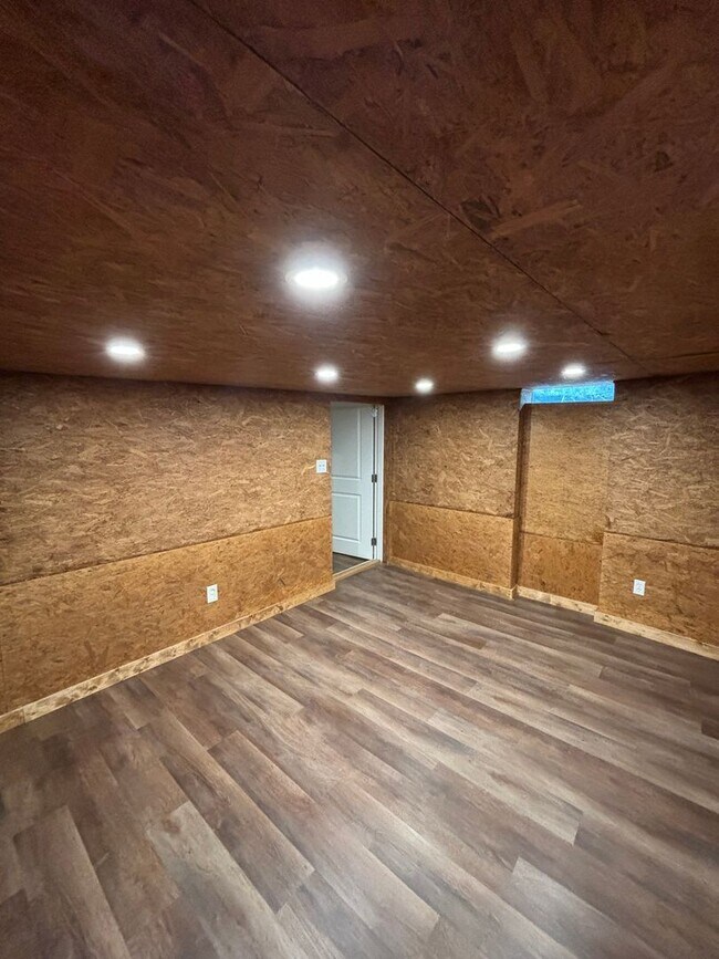Building Photo - Timeless 3-Bedroom Cottage on Expansive Lo...