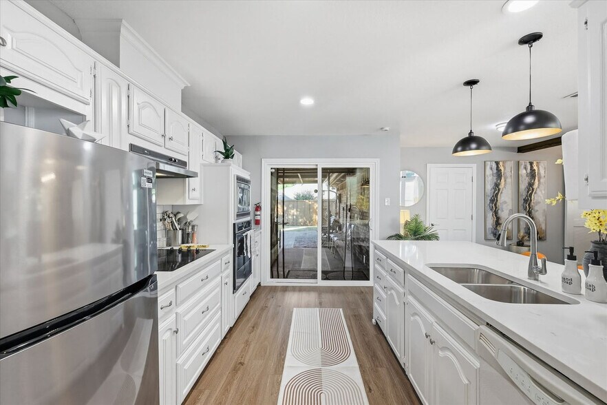 Building Photo - 7581 Kings Ridge Rd