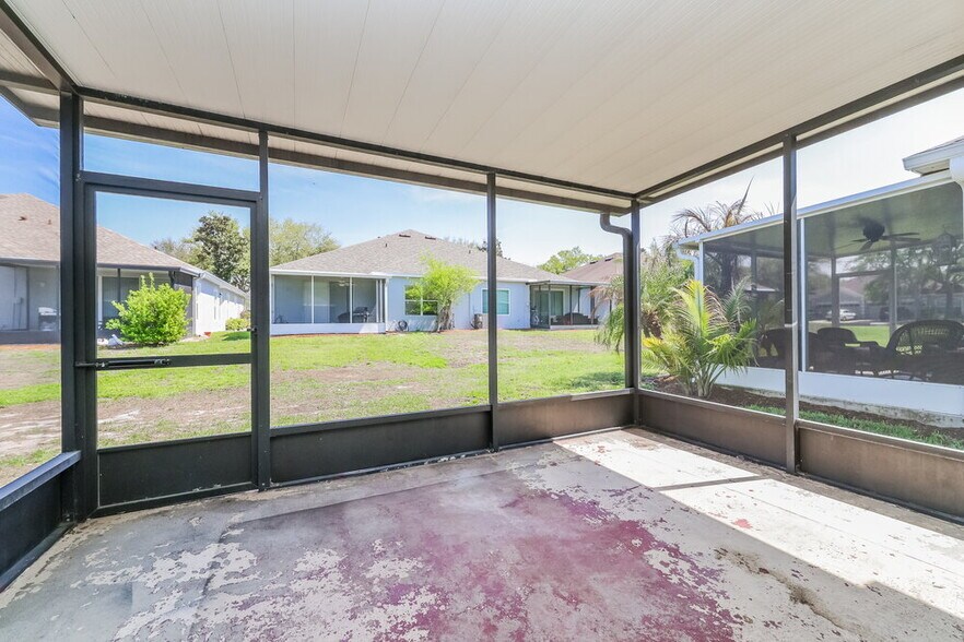 Building Photo - 6816 Surrey Oak Dr