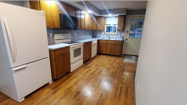 Kitchen - 1022 S Hancock St