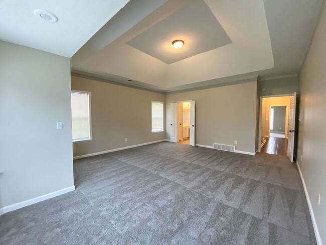 Building Photo - 5 Bedrooms with Bonus, 4 Bath Near Riverda...