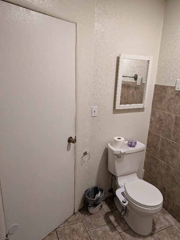 Building Photo - 106 E 1st S