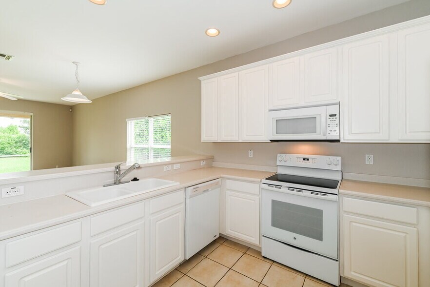 Building Photo - 11486 Lake Cypress Loop