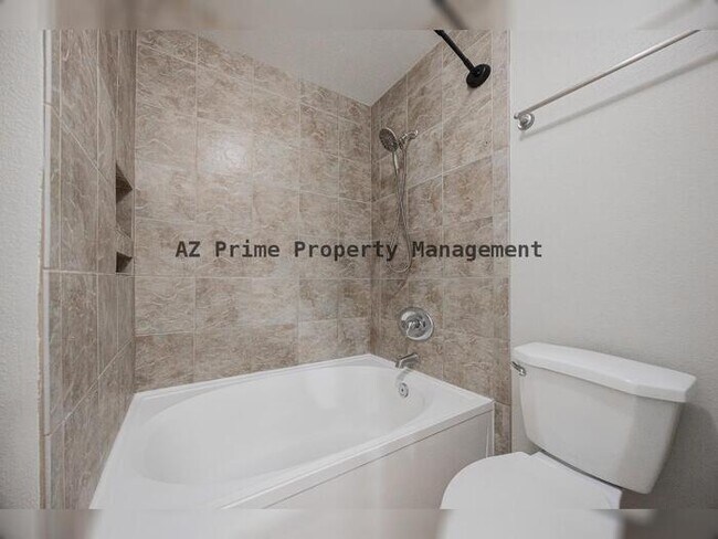 Building Photo - 1880 E Morten Ave