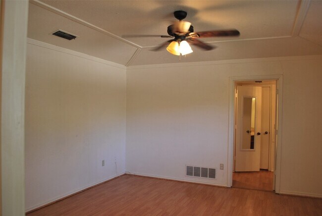 Building Photo - 1416 Sandy Creek Dr