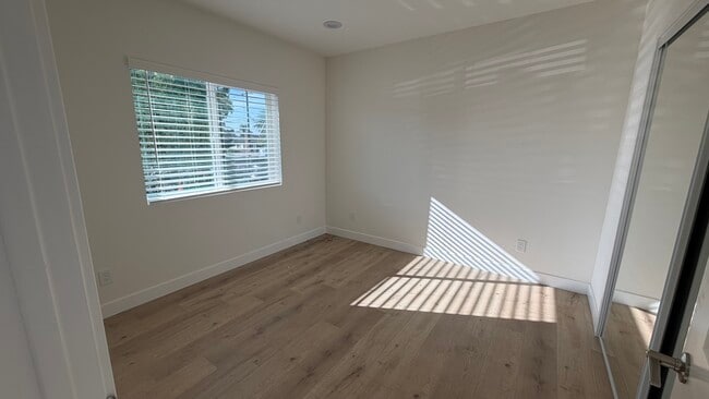 Building Photo - 907 Herbine St