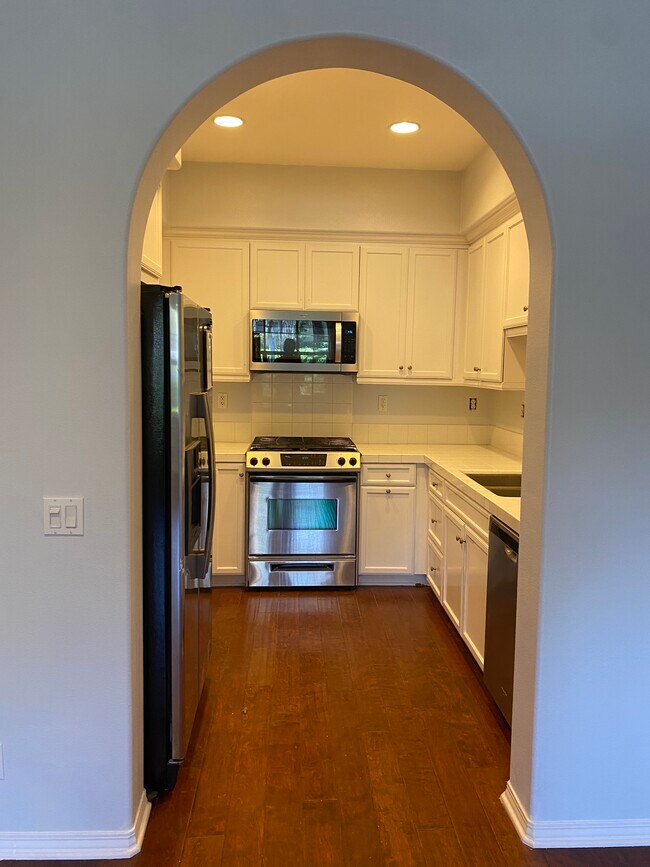 Building Photo - 101 Hallmark