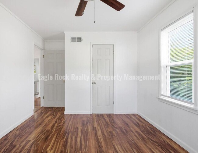 Building Photo - 4341 N Iroquois Ave
