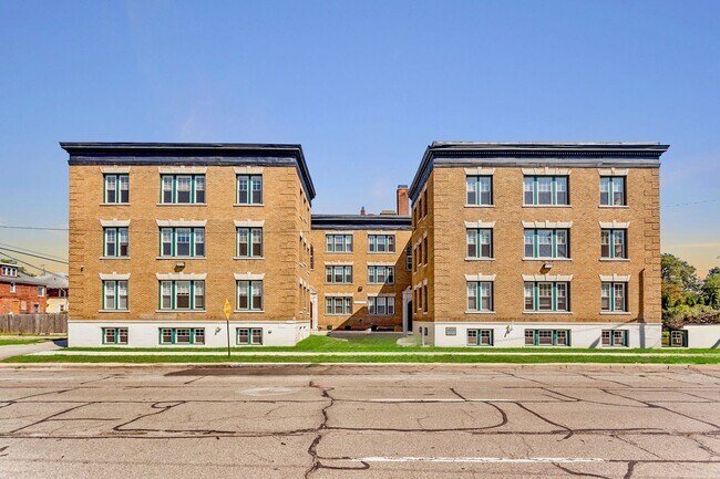 Building Photo - The Charlotte Detroit