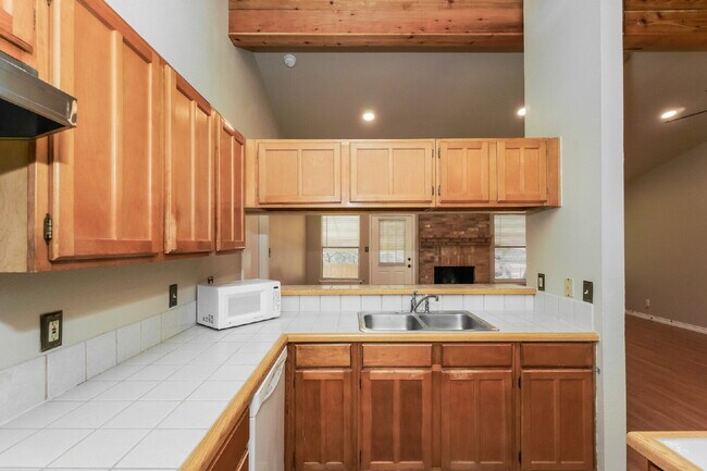 Building Photo - "Charming 3-Bedroom San Antonio Home with Cozy Fireplaces & Ample Storage!"