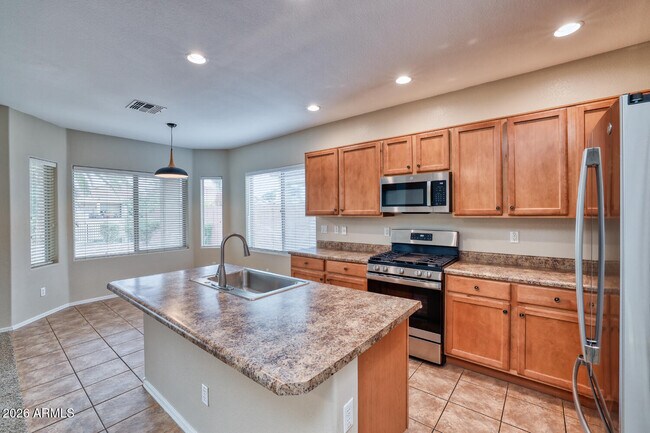 Building Photo - 844 E Indian Wells Pl