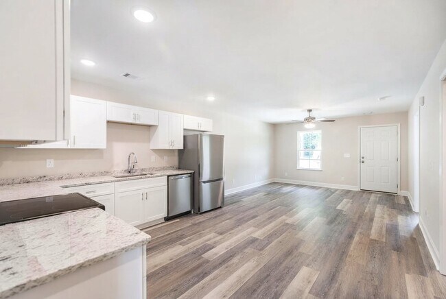 Building Photo - 120 Northlake Dr