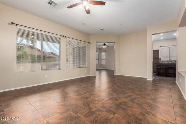 Building Photo - 6923 W Lone Cactus Dr
