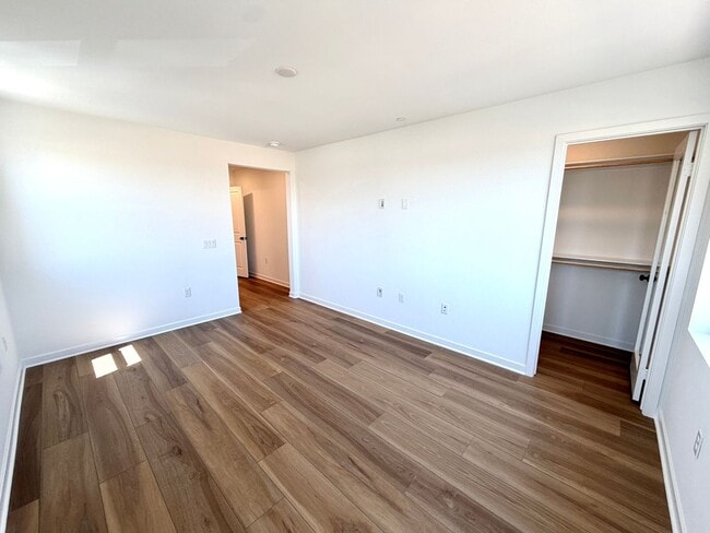 Building Photo - Brand-New Luxury Townhome for Lease in Claremont