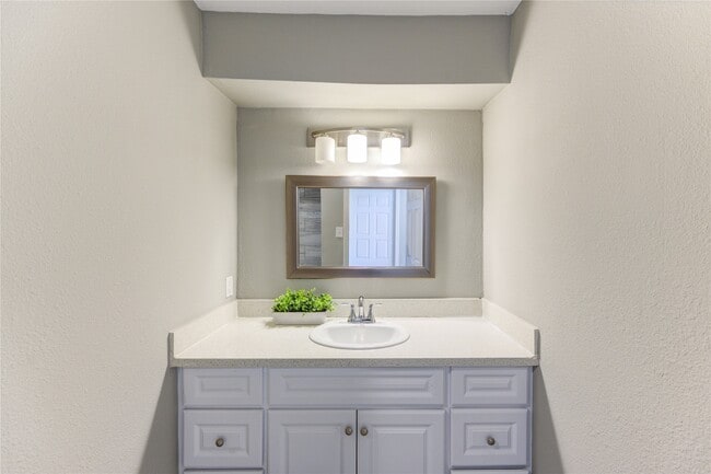 Building Photo - 5054 Pine Cliff Dr