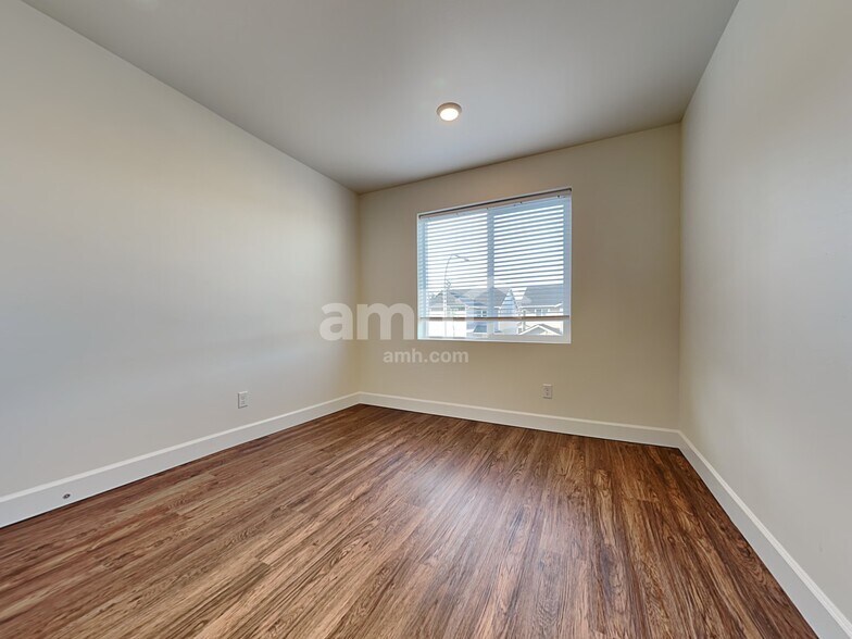 Building Photo - 9280 Shootingstar St SE