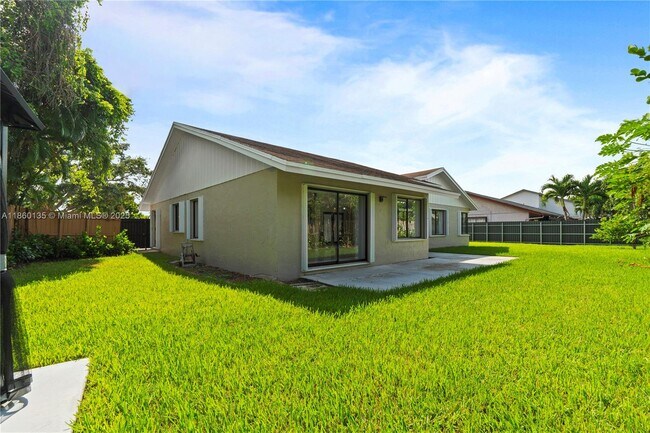 Building Photo - 11044 SW 128th Ct