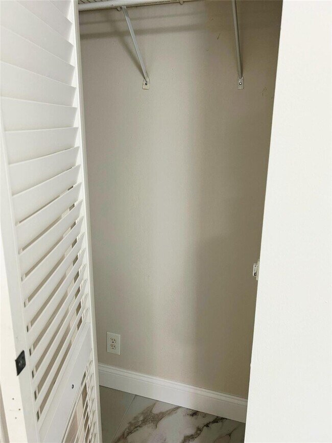 Building Photo - 406 NW 68th Ave