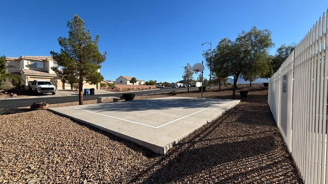 Building Photo - Move in Ready 3 bedroom 2.5 Bath Townhome