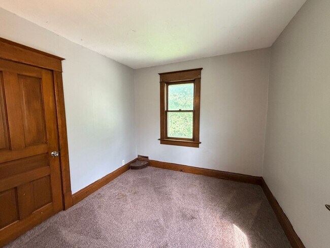 Building Photo - 1227 4th St