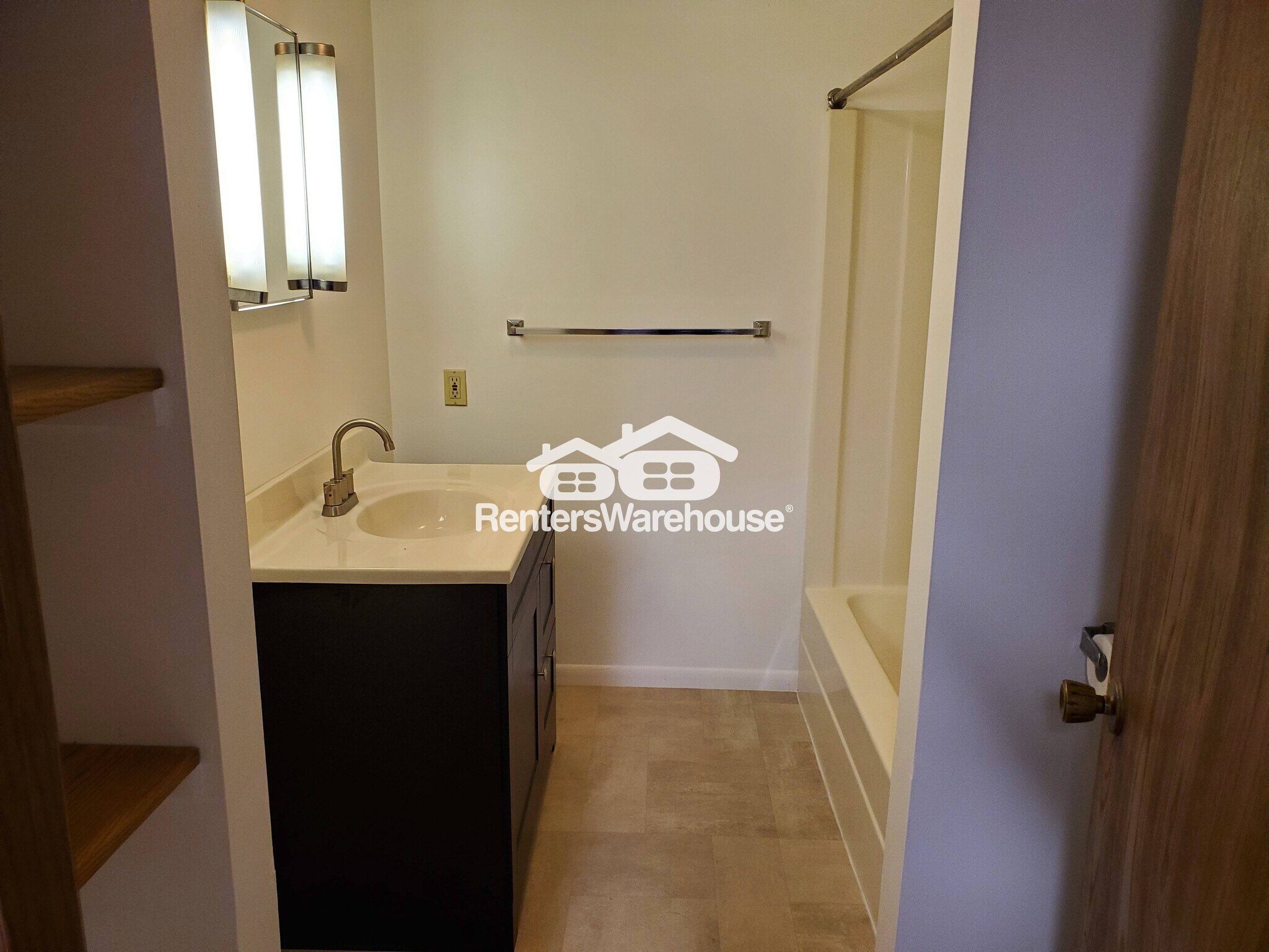 Building Photo - 109 4th Ave SE