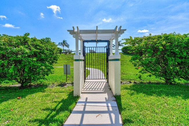Building Photo - 2074 Mainsail Cir
