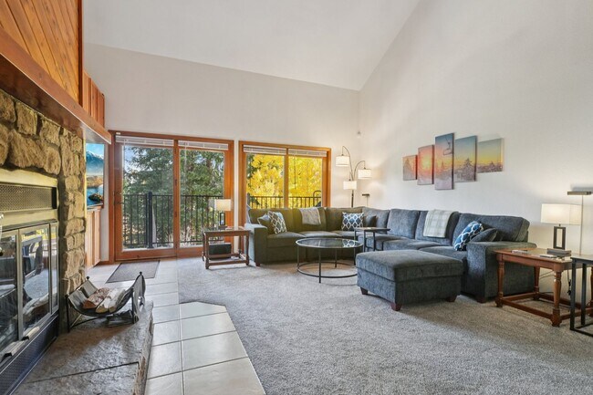 Building Photo - Serenity and Views with this 3 bedroom/3Bathroom Townhome in Buffalo Ridge