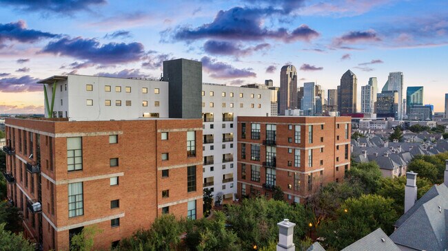 Building Photo - 3110 Thomas Ave