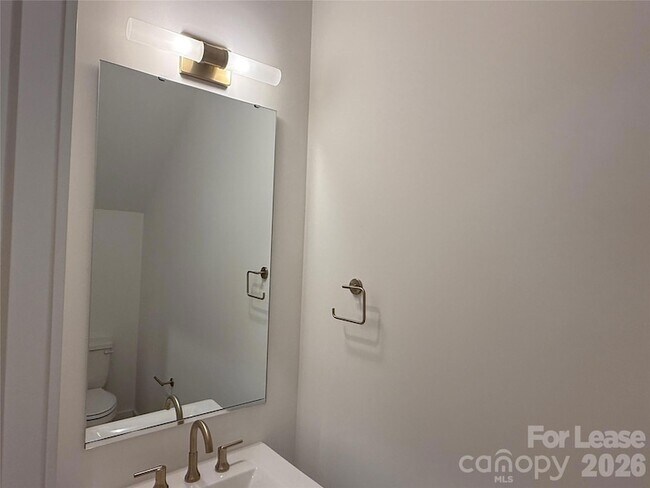 Building Photo - 612 Ambassador St