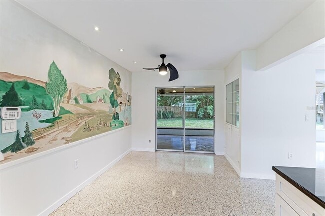 Building Photo - 2618 Valencia Dr