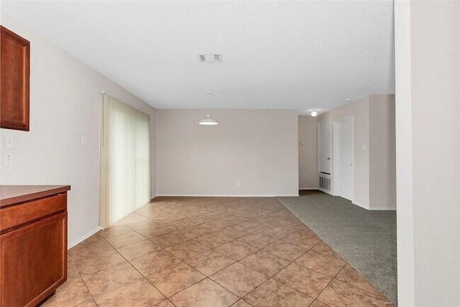 Building Photo - 2152 Laughlin Rd