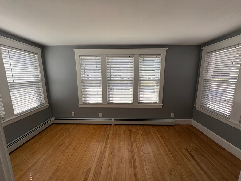 Front room - 2 1/2 Courtland St