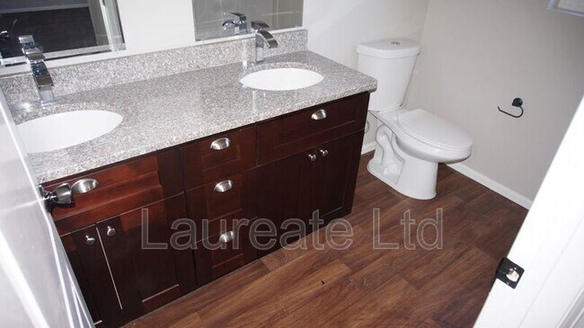 Building Photo - 2995 W Yale Ave