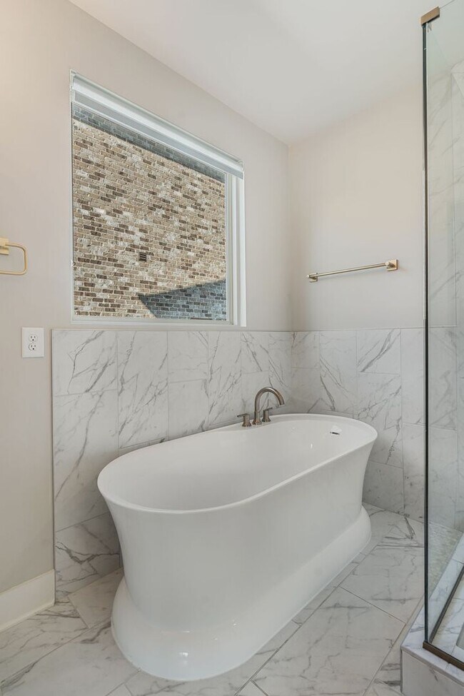 Building Photo - Gated Community - Villages of Stoneybrook