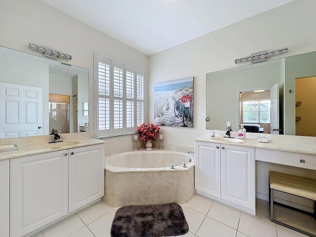Building Photo - 1343 Shoreline Cir