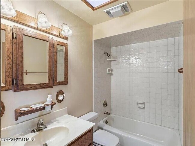 Building Photo - 235 Solar Heights Terrace