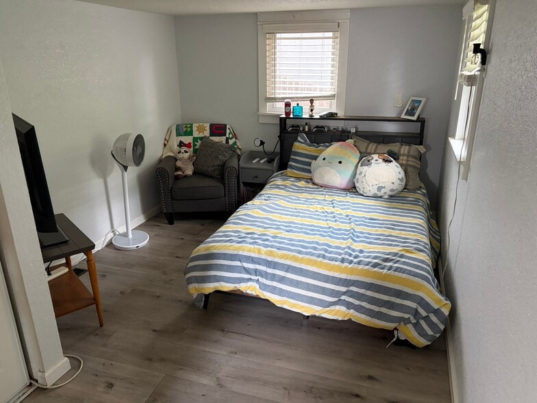 Building Photo - 2320 Saxon St