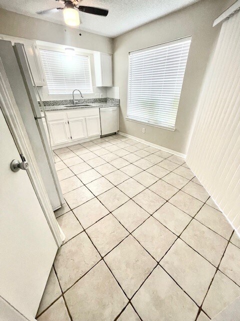Building Photo - 12200 Overbrook Ln