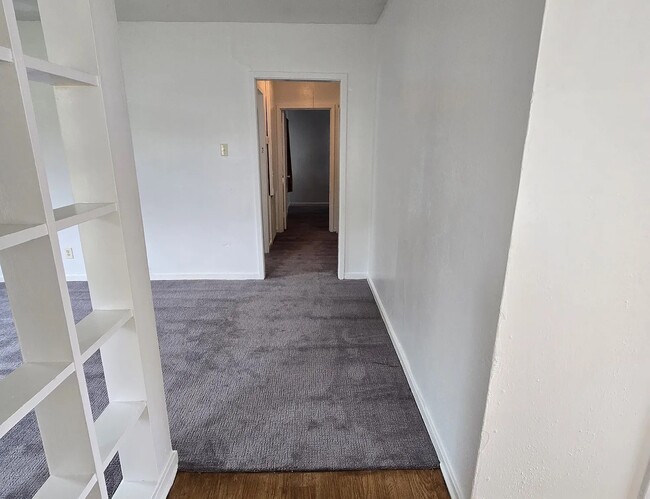 Building Photo - 215 Park St