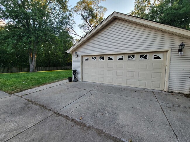 Building Photo - 338 Pleasant Dr