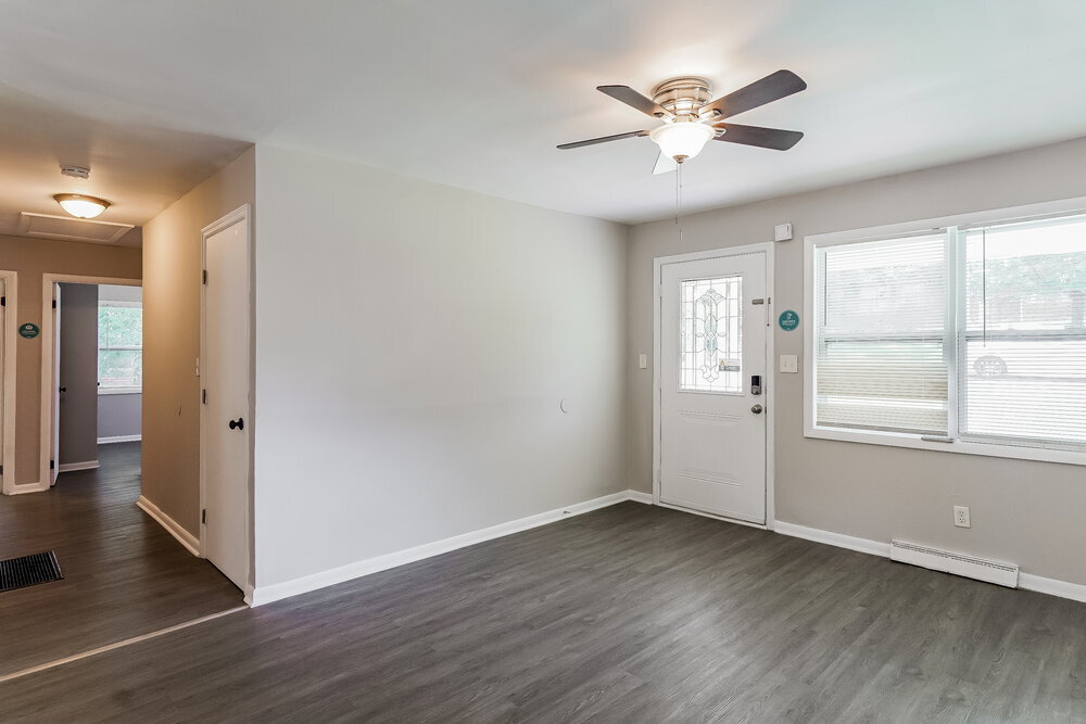 Building Photo - 748 Barclay Ln