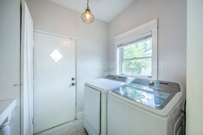 Building Photo - 316 Lake Fair Ln