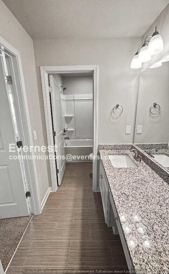 Building Photo - 3 Bed, 2.5 Bath Home with Garage / Pet-Friendly / Available Now!