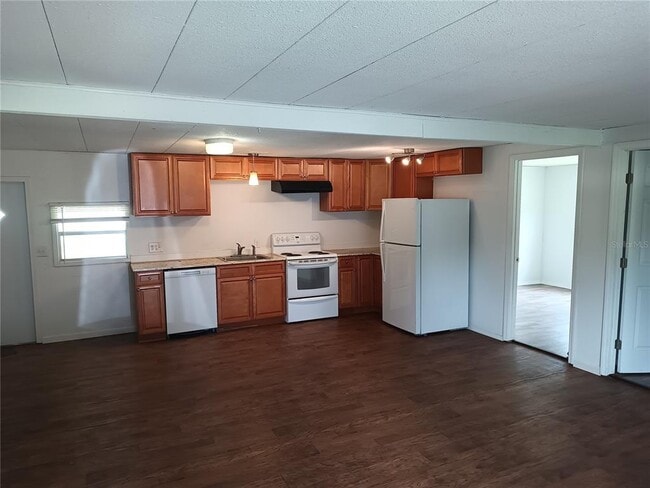Building Photo - 3368 Maple Ln