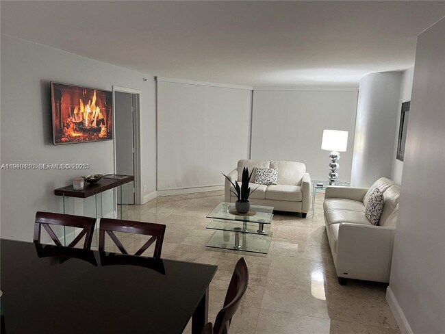 Building Photo - 1717 N Bayshore Dr