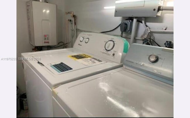 Building Photo - 401 SW 8th St