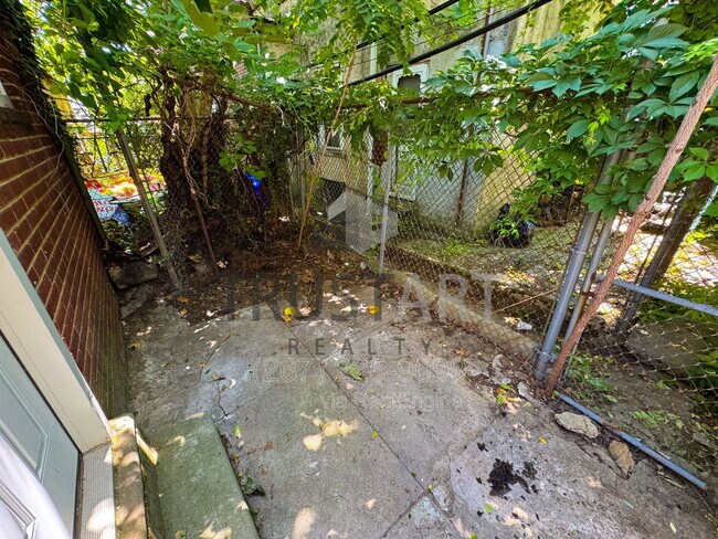 Building Photo - 2446 N 33rd St